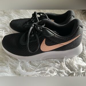 Nike Gold Tanjun